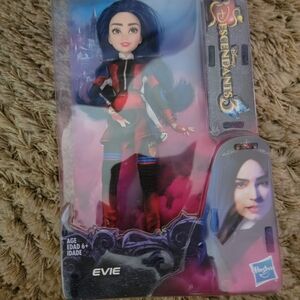 Hasbro Descendants Evie Doll - Red and Blue